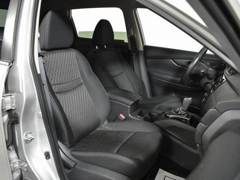 Used 2018 Nissan Rogue SV image 33