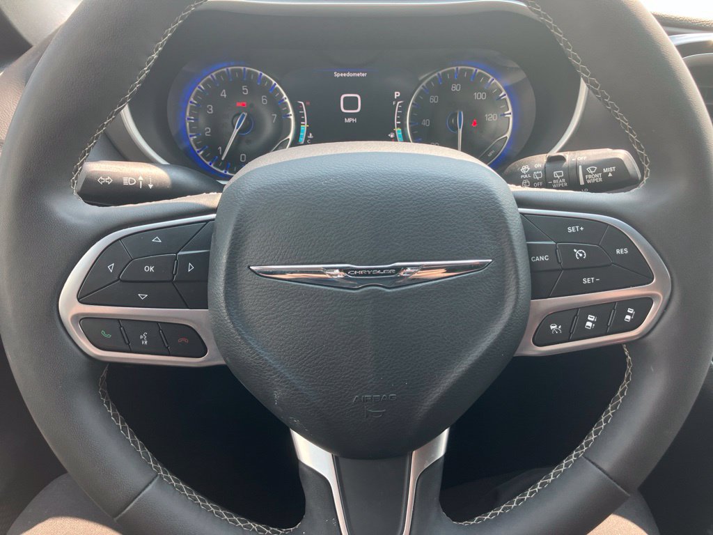 Used 2025 Chrysler Pacifica Select FWD image 14
