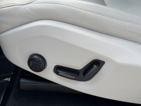 Certified 2024 Volvo XC90 T8 Plus AWD/4WD image 21