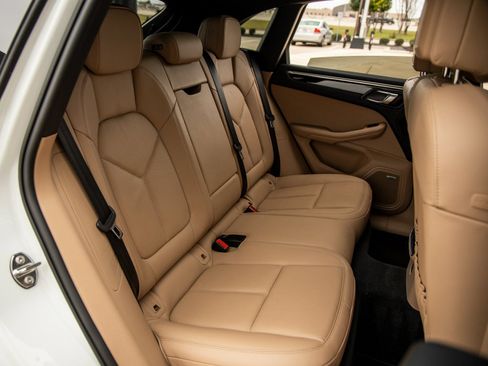 Certified 2021 Porsche Macan image 40