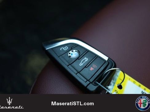 Used 2022 BMW 330i xDrive Sedan w/ Driving Assistance Package image 25