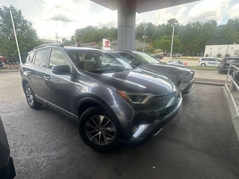 Used 2017 Toyota RAV4 XLE w/ Carpet Mat Package AWD/4WD image 2