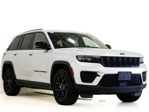 Used 2024 Jeep Grand Cherokee Altitude AWD/4WD image 1