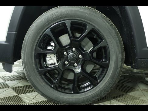 New 2026 Jeep Compass Latitude image 14