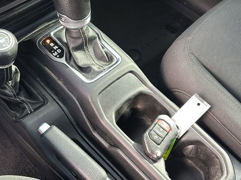 Used 2019 Jeep Wrangler Unlimited Sahara image 21