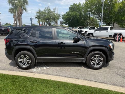 Used 2025 GMC Terrain Elevation AWD/4WD image 3