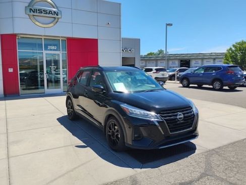 Used 2024 Nissan Kicks SR w/ SR Premium Package FWD image 3