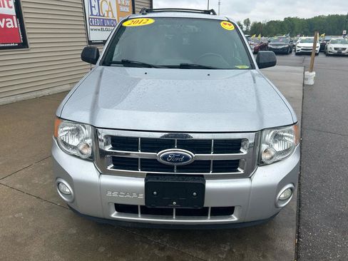 Used 2012 Ford Escape XLT w/ Canadian Comfort Pkg AWD/4WD image 2