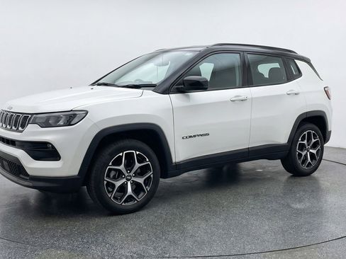 Used 2025 Jeep Compass Limited AWD/4WD image 3