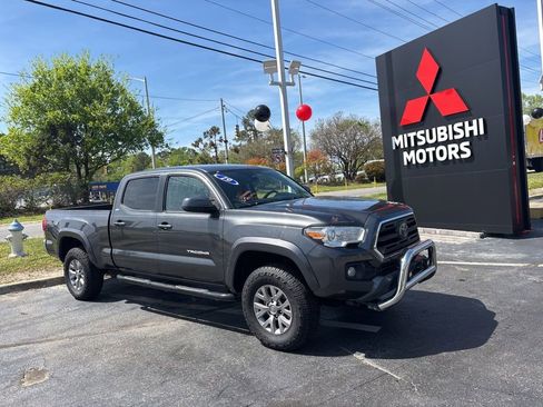 Used 2019 Toyota Tacoma SR5 RWD image 1