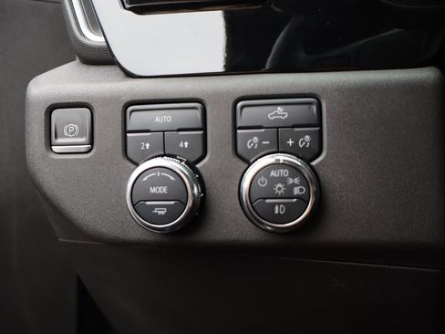 Used 2024 GMC Sierra 1500 Elevation image 13