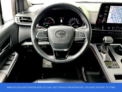 Used 2021 Toyota Sienna XSE FWD image 22