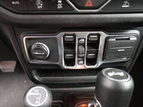 Used 2024 Jeep Wrangler Sport S image 27