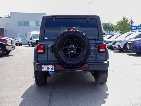Used 2024 Jeep Wrangler Unlimited AWD/4WD image 7