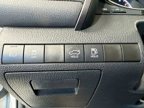 Used 2021 Toyota Camry LE FWD image 21