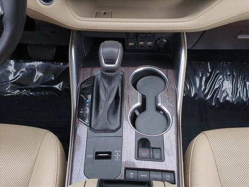 Used 2020 Toyota Highlander Platinum FWD image 12