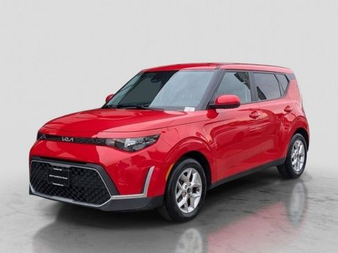 Used 2023 Kia Soul LX w/ LX Technology Package FWD image 1