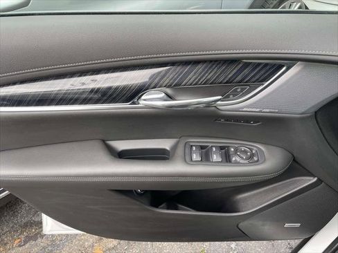 Used 2022 Cadillac XT6 Premium Luxury image 16