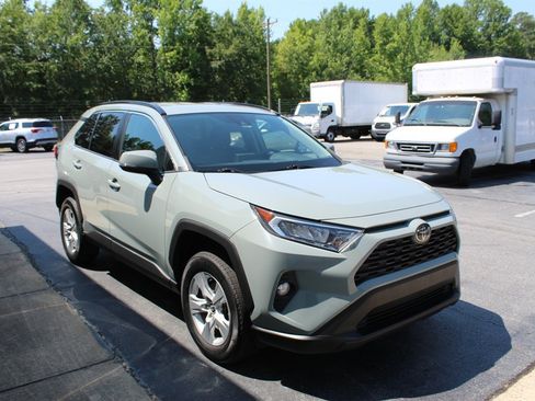 Used 2020 Toyota RAV4 XLE FWD image 2
