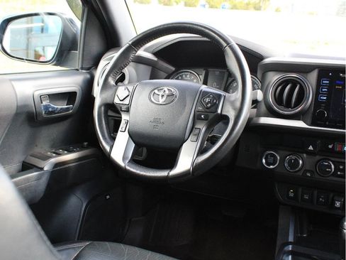 Used 2019 Toyota Tacoma TRD Sport AWD/4WD image 14