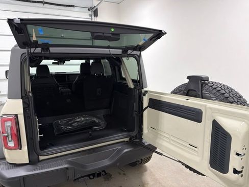 New 2026 Ford Bronco Badlands w/ Sasquatch Package AWD/4WD image 34