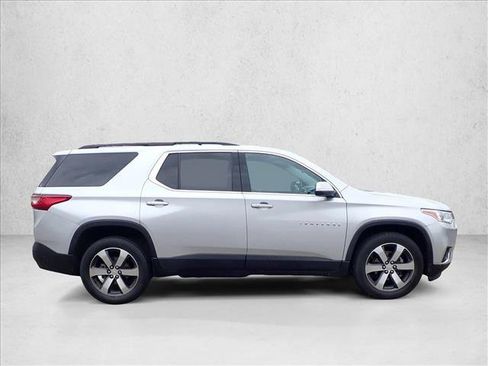 Used 2021 Chevrolet Traverse LT w/ LT Premium Package AWD/4WD image 15