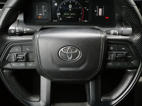 Used 2024 Toyota Tacoma SR5 AWD/4WD image 18