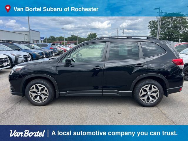 Used 2023 Subaru Forester Premium AWD/4WD image 3