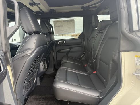 New 2025 Ford Bronco Badlands image 8