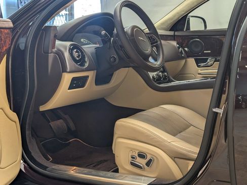 Used 2011 Jaguar XJ L RWD image 17