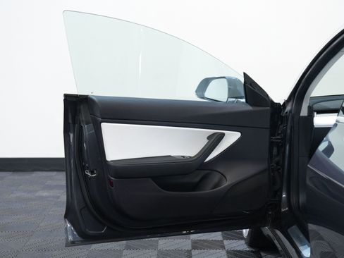 Used 2019 Tesla Model 3 Performance image 20