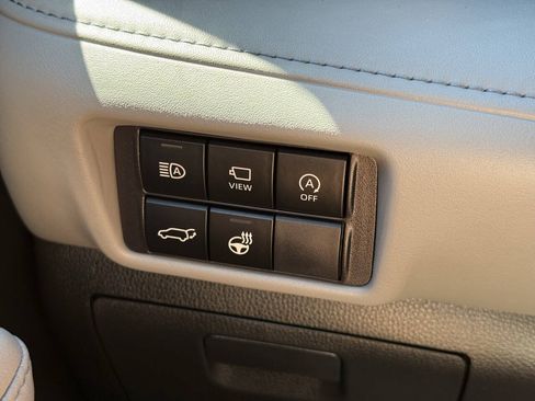 Used 2023 Toyota Highlander Platinum FWD image 27