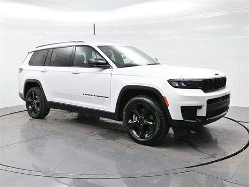Used 2023 Jeep Grand Cherokee L Laredo image 1