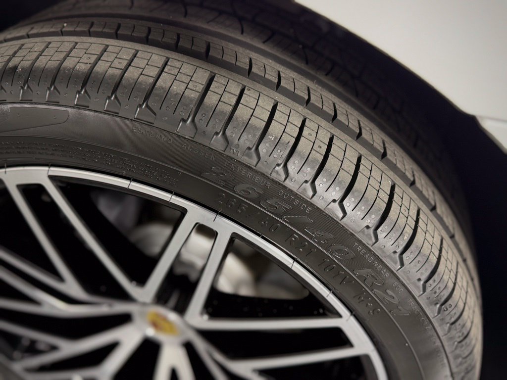 Certified 2026 Porsche Macan AWD/4WD image 18