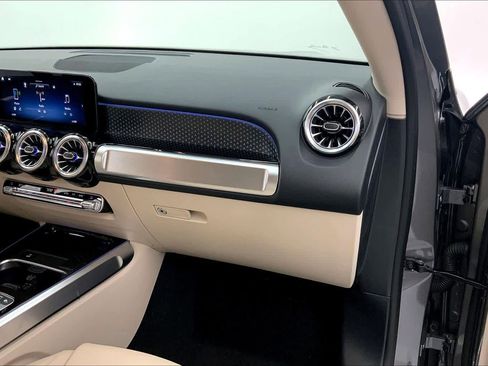 Used 2026 Mercedes-Benz GLB 250 image 28