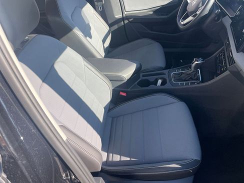 Used 2025 Volkswagen Jetta SE image 37