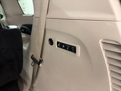 Used 2021 Chrysler Pacifica Limited AWD/4WD image 7