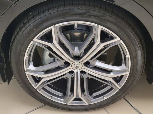 Used 2023 Maserati Levante GT image 11