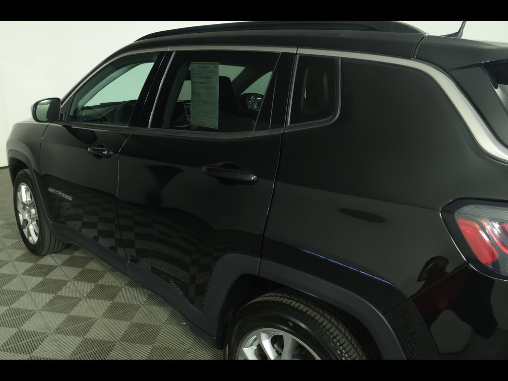 Used 2022 Jeep Compass Latitude w/ Sun and Sound Group AWD/4WD image 19