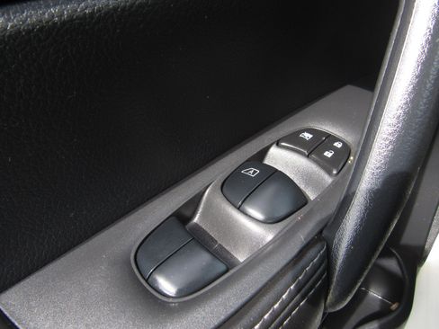 Used 2022 Nissan Rogue Sport SL image 23