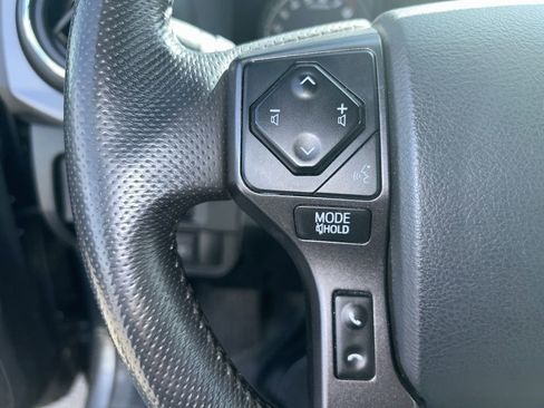 Used 2019 Toyota Tacoma TRD Off-Road w/ Technology Package AWD/4WD image 9
