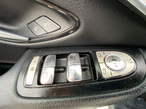 Used 2019 Mercedes-Benz GLC 300 image 17