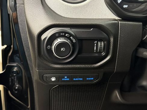 Used 2024 Jeep Wrangler Unlimited w/ Convenience Group AWD/4WD image 28