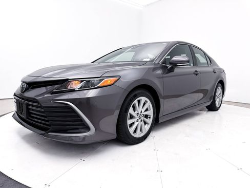 Used 2023 Toyota Camry LE image 14