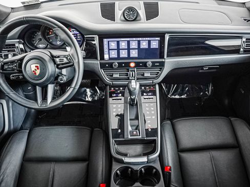 Certified 2026 Porsche Macan AWD/4WD image 15