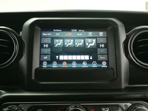 Used 2022 Jeep Wrangler Unlimited Sport image 17