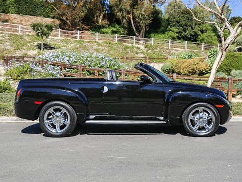 Used 2005 Chevrolet SSR w/ Preferred Equipment Group image 8