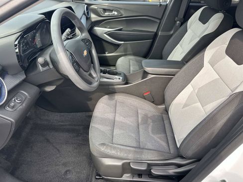 Certified 2024 Chevrolet Trax LS w/ LS Convenience Package FWD image 18