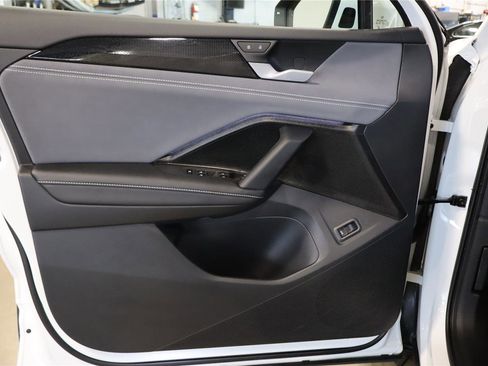 Certified 2025 Volkswagen Tiguan SE FWD image 13