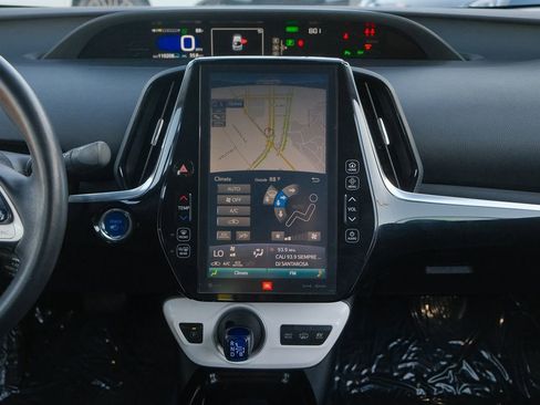 Used 2017 Toyota Prius Prime Advanced image 18